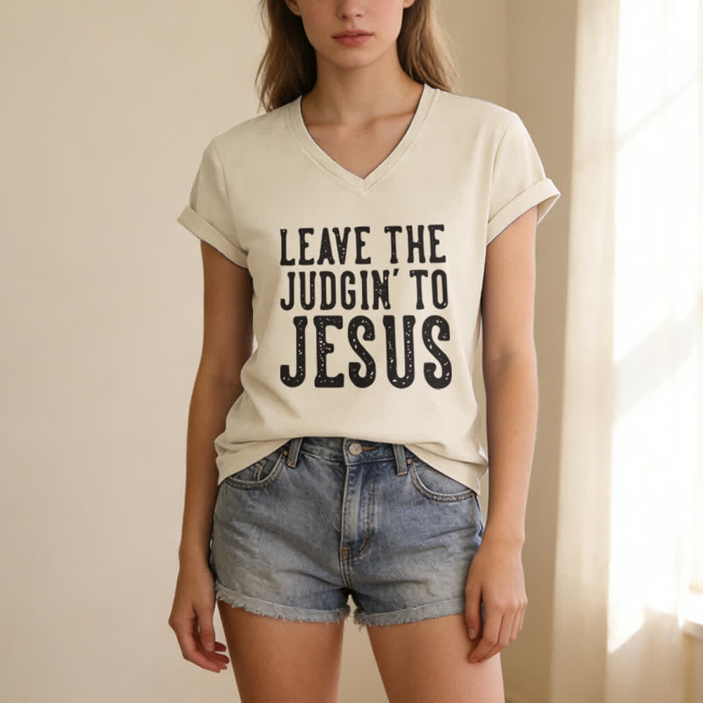 T-shirt à col en V imprimé « Laissez le jugement à Jésus » de Christianartworkshop - image 9