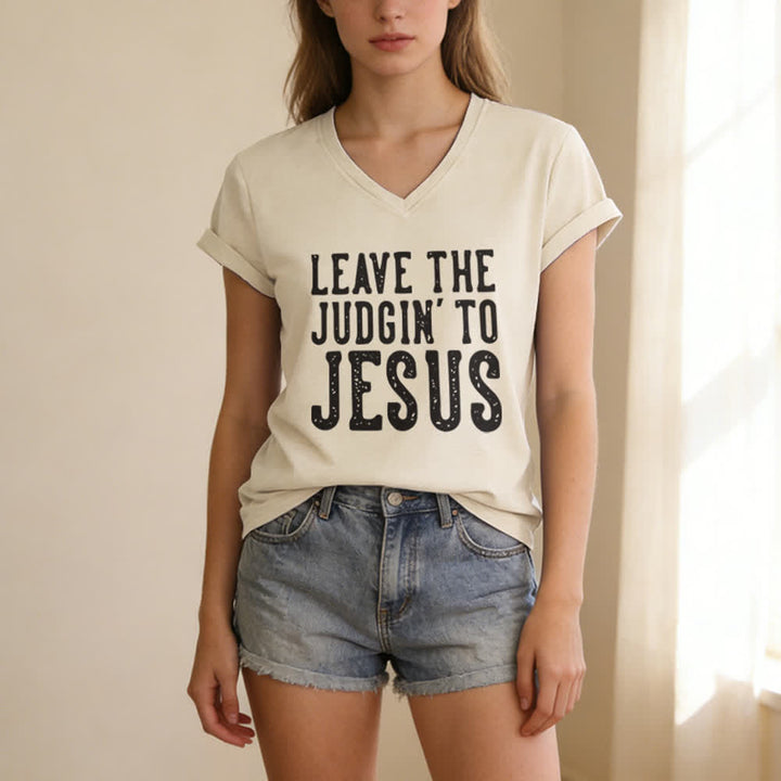 T-shirt à col en V imprimé « Laissez le jugement à Jésus » de Christianartworkshop - image 9