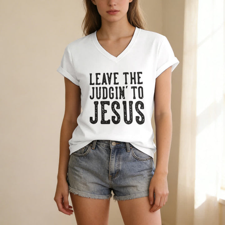 T-shirt à col en V imprimé « Laissez le jugement à Jésus » de Christianartworkshop - image 5
