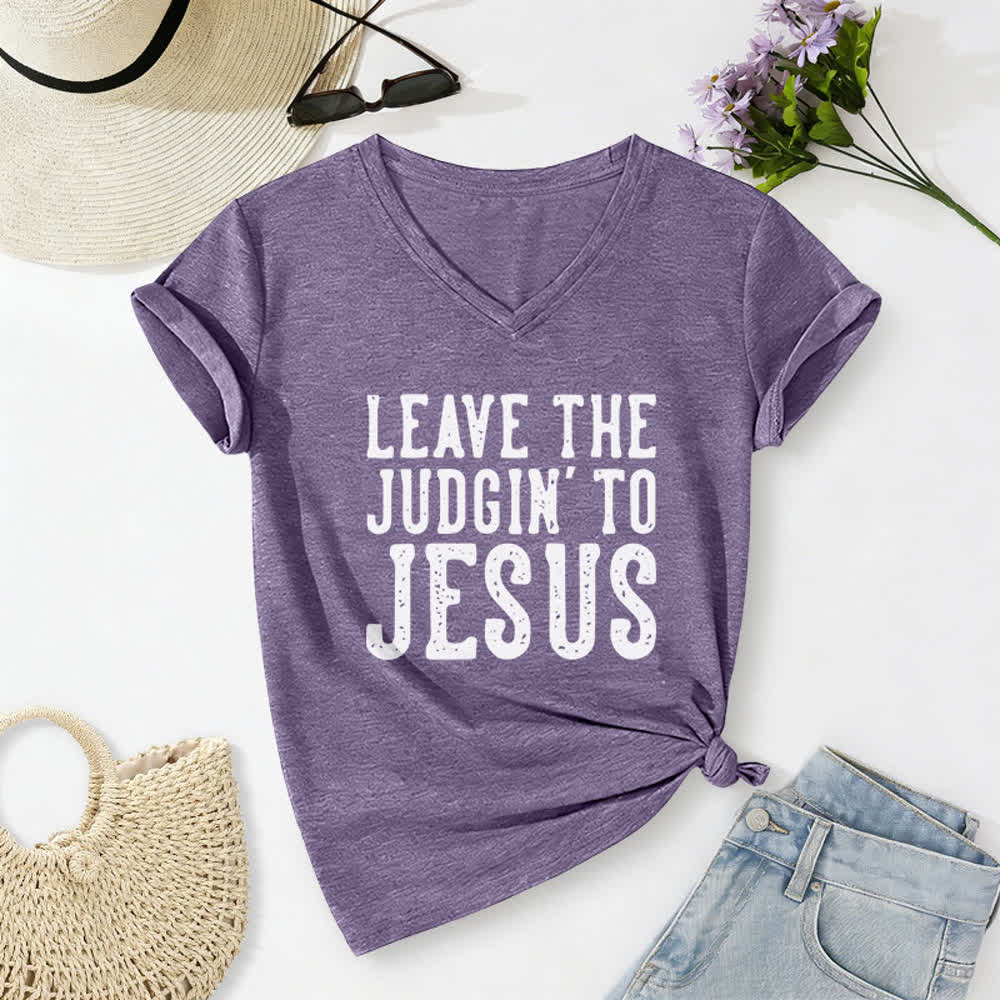 T-shirt à col en V imprimé « Laissez le jugement à Jésus » de Christianartworkshop - Violet - 2XL - image 24