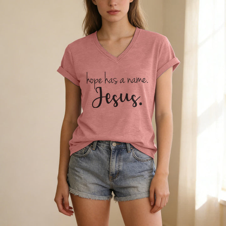 T-shirt à col en V imprimé « L'espoir a un nom » de Jésus , Christianartworkshop - image 19