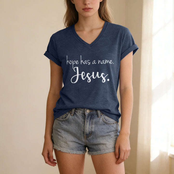 T-shirt à col en V imprimé « L'espoir a un nom » de Jésus , Christianartworkshop - image 17