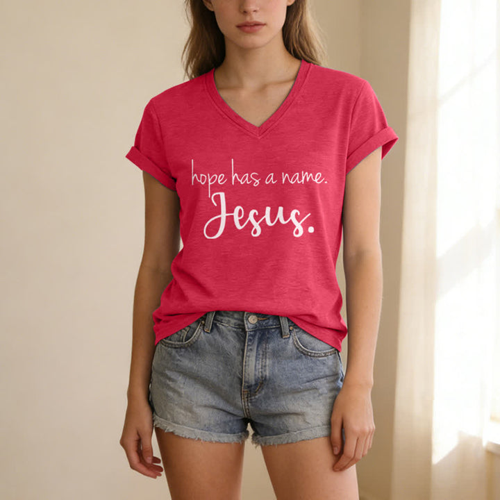 T-shirt à col en V imprimé « L'espoir a un nom » de Jésus , Christianartworkshop - image 21