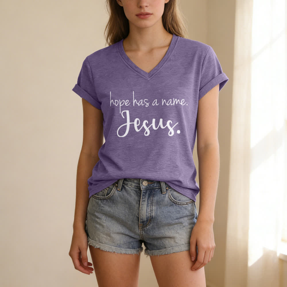 T-shirt à col en V imprimé « L'espoir a un nom » de Jésus , Christianartworkshop - image 25