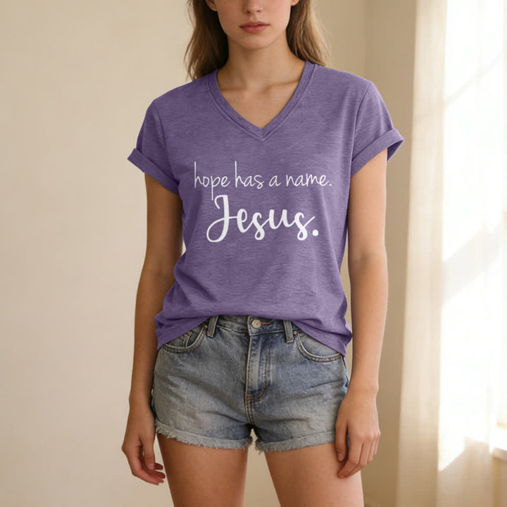 T-shirt à col en V imprimé « L'espoir a un nom » de Jésus , Christianartworkshop - image 25