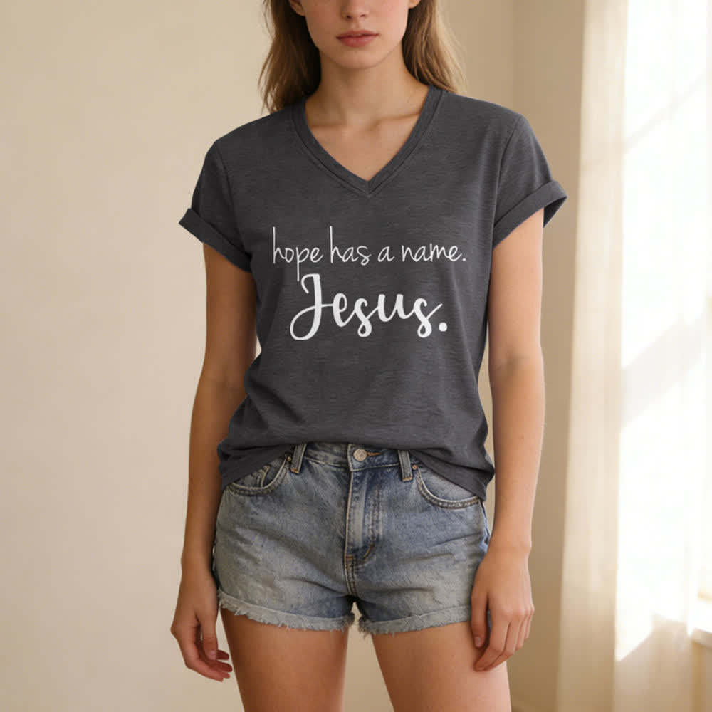 T-shirt à col en V imprimé « L'espoir a un nom » de Jésus , Christianartworkshop - image 7