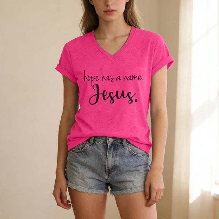 T-shirt à col en V imprimé « L'espoir a un nom » de Jésus , Christianartworkshop - image 23