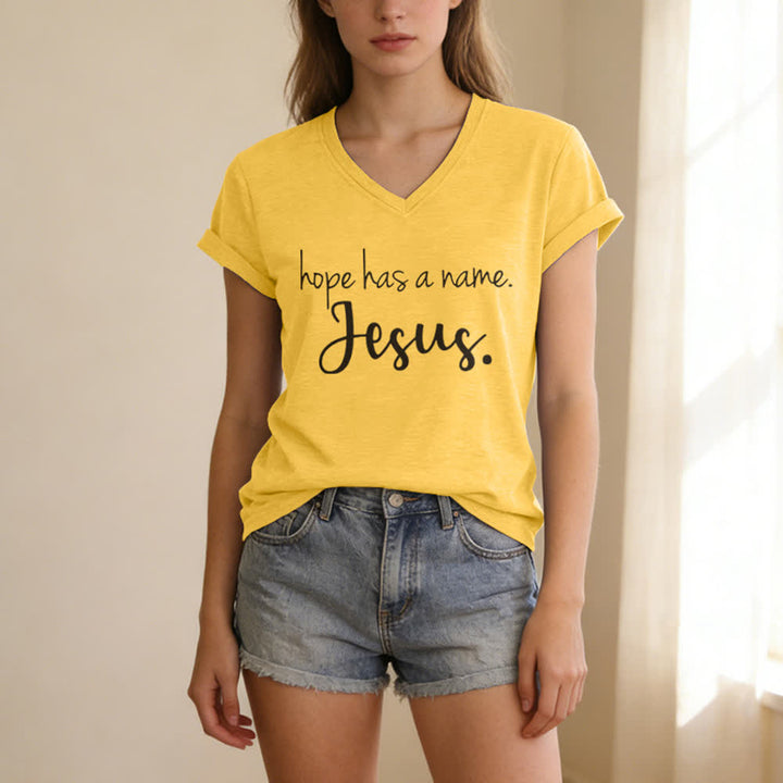 T-shirt à col en V imprimé « L'espoir a un nom » de Jésus , Christianartworkshop - image 11