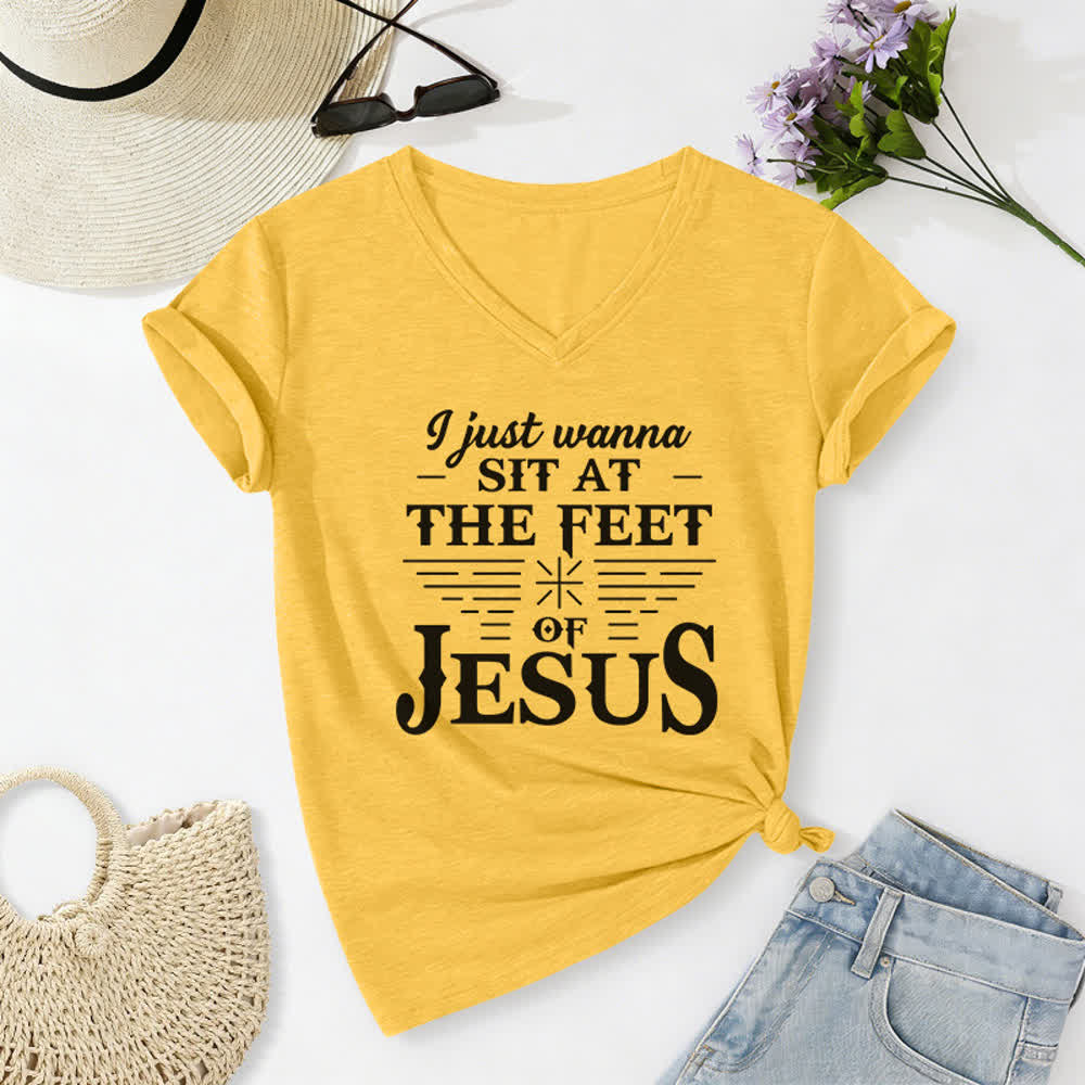 T-shirt à col en V imprimé « Je veux juste m'asseoir aux pieds de Jésus » de Christianartworkshop - Jaune - 2XL - image 10