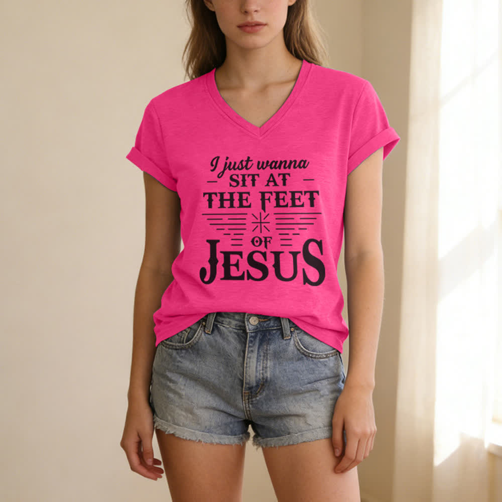 T-shirt à col en V imprimé « Je veux juste m'asseoir aux pieds de Jésus » de Christianartworkshop - image 21