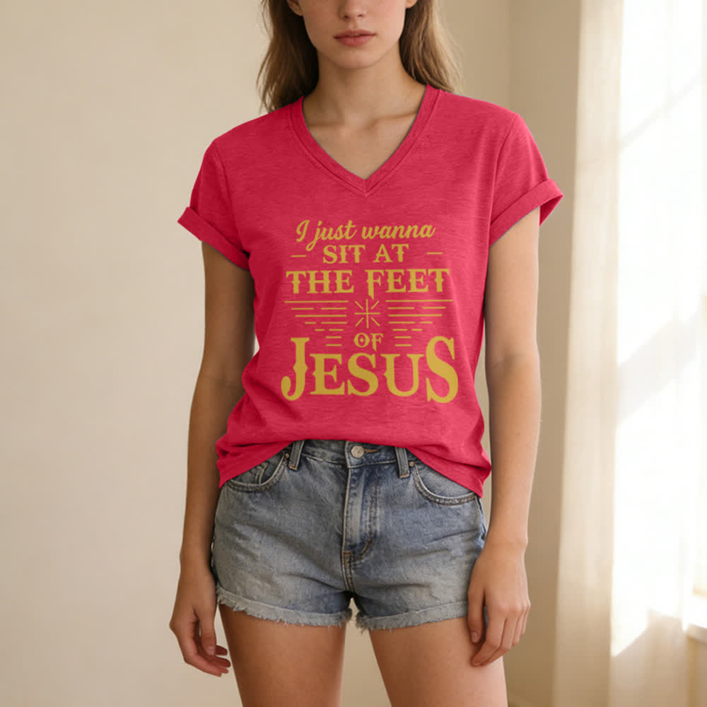 T-shirt à col en V imprimé « Je veux juste m'asseoir aux pieds de Jésus » de Christianartworkshop - image 23