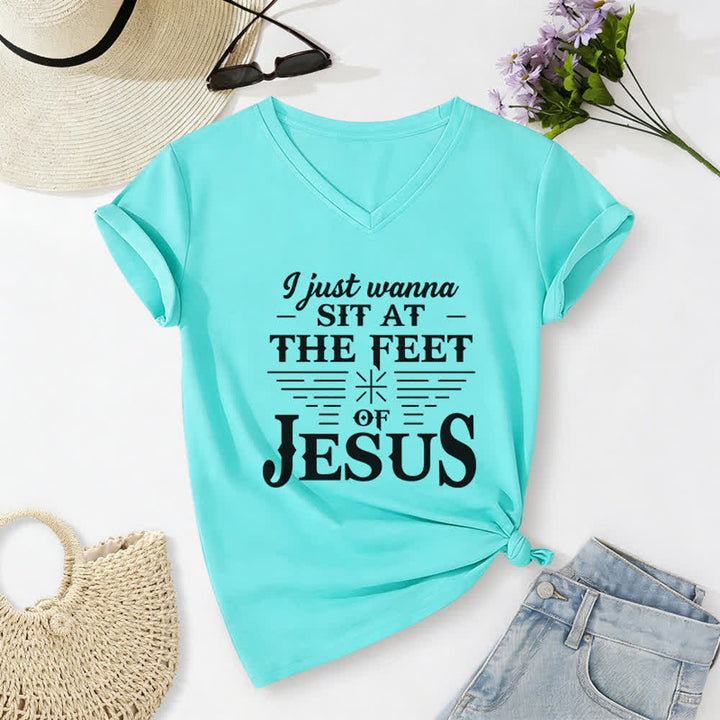 T-shirt à col en V imprimé « Je veux juste m'asseoir aux pieds de Jésus » de Christianartworkshop - Bleu ciel - 2XL - image 16