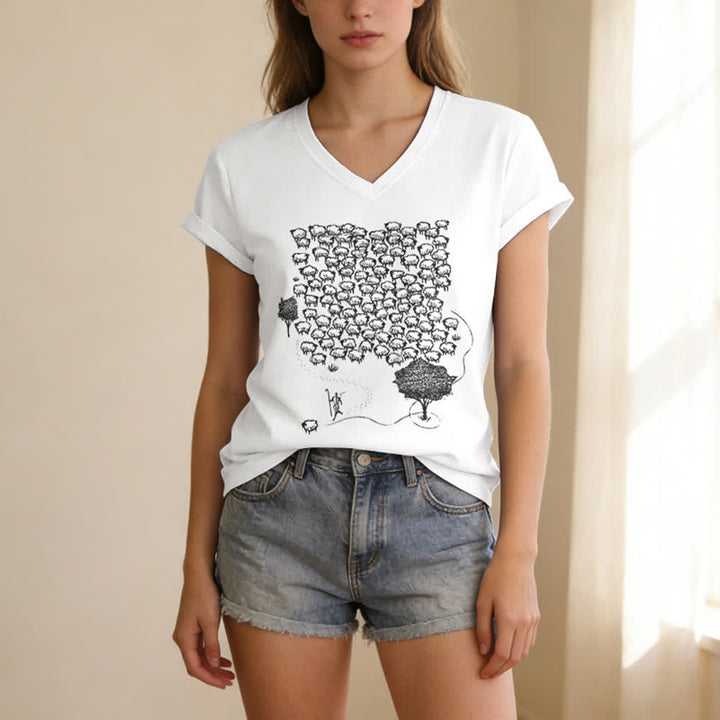 T-shirt à col en V imprimé graphique « Troupeau de moutons » de Christianartworkshop - image 5