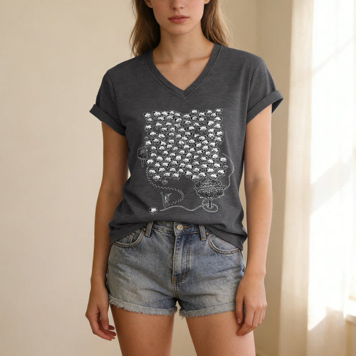 T-shirt à col en V imprimé graphique « Troupeau de moutons » de Christianartworkshop - image 7
