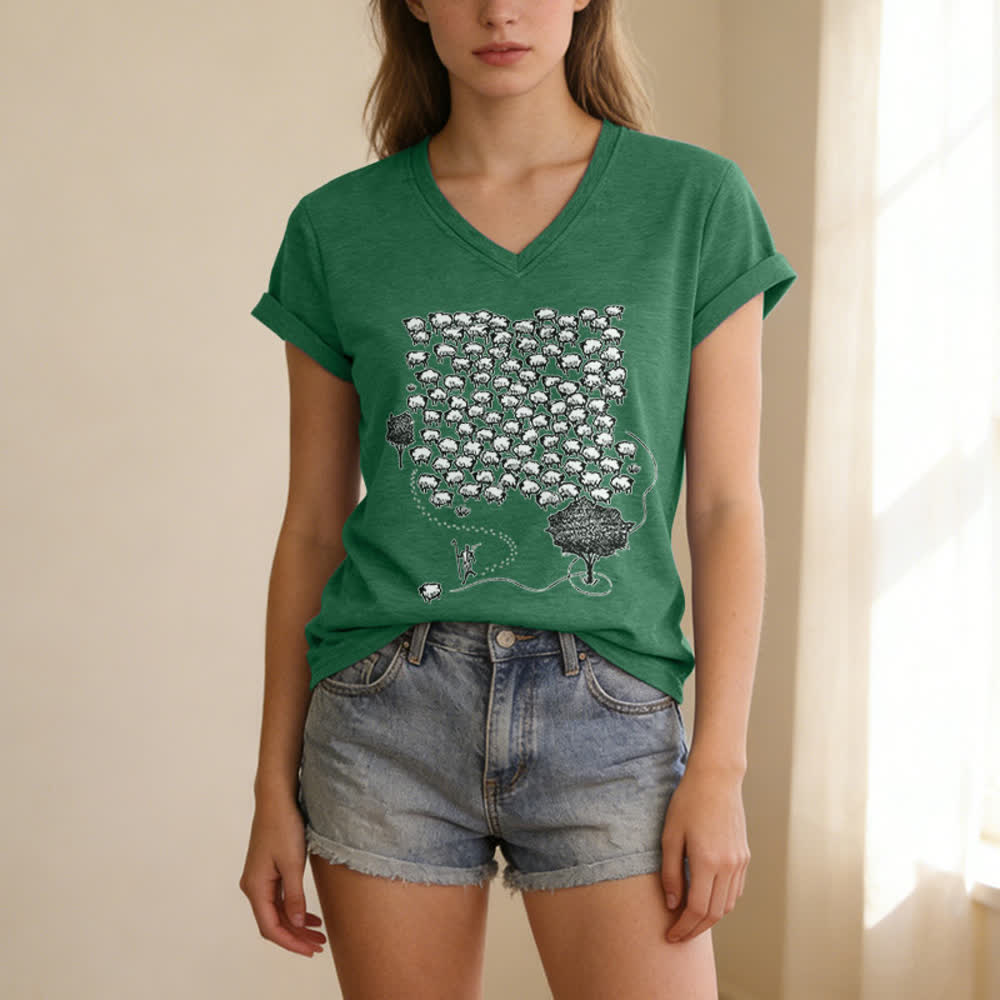 T-shirt à col en V imprimé graphique « Troupeau de moutons » de Christianartworkshop - image 13