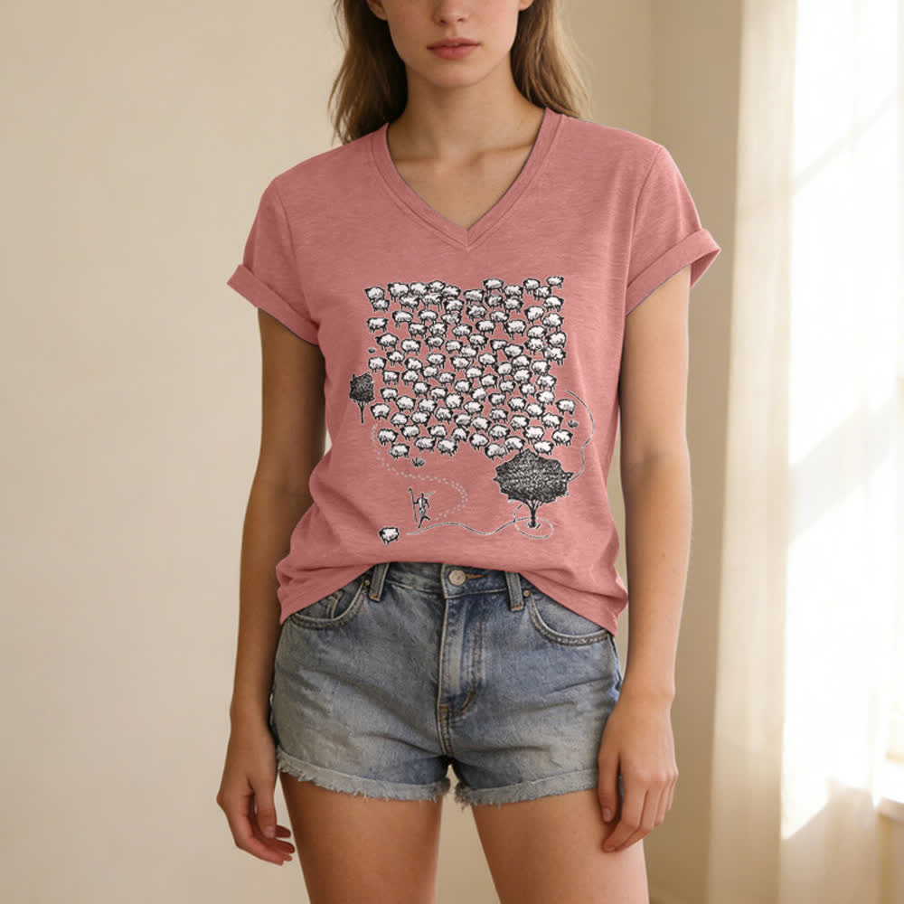 T-shirt à col en V imprimé graphique « Troupeau de moutons » de Christianartworkshop - image 19
