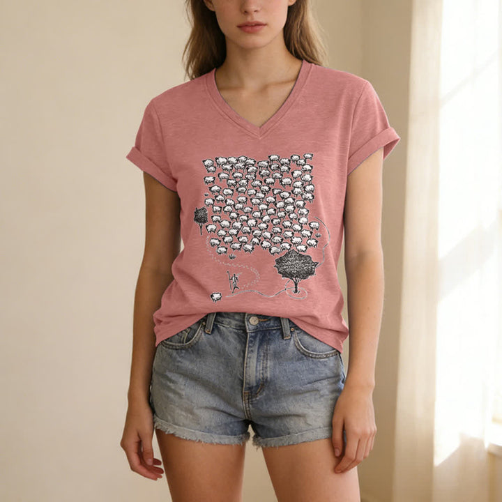T-shirt à col en V imprimé graphique « Troupeau de moutons » de Christianartworkshop - image 19