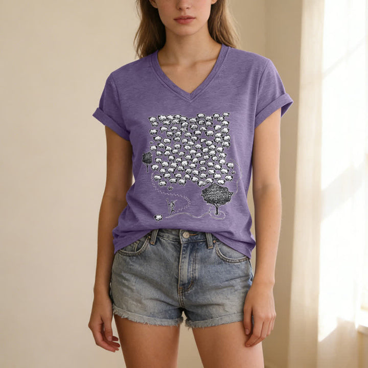 T-shirt à col en V imprimé graphique « Troupeau de moutons » de Christianartworkshop - image 25