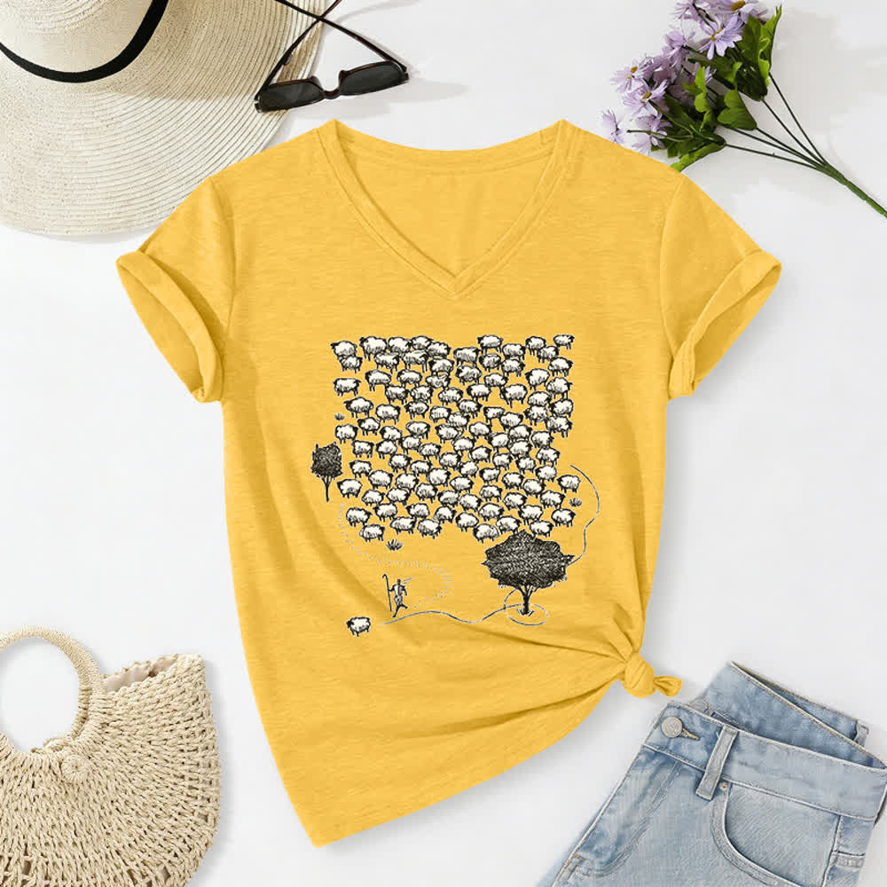 T-shirt à col en V imprimé graphique « Troupeau de moutons » de Christianartworkshop - Jaune - 2XL - image 8