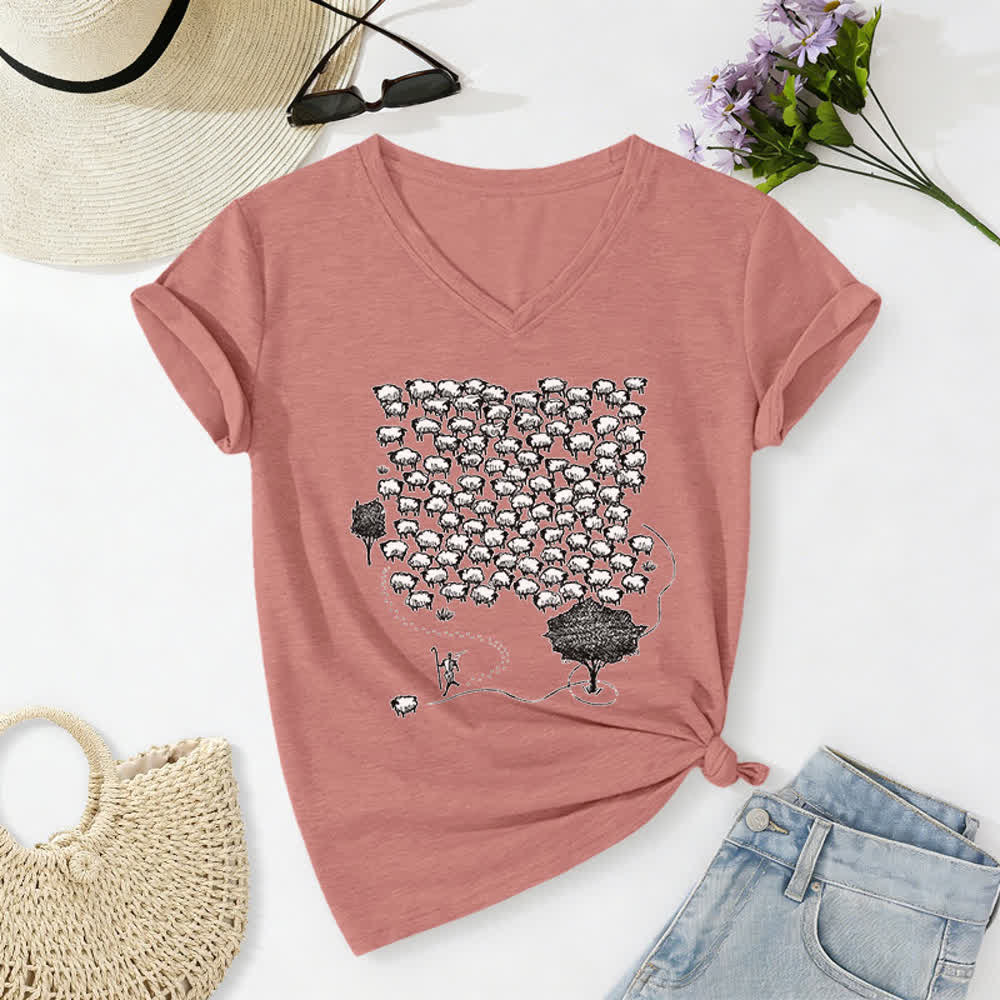 T-shirt à col en V imprimé graphique « Troupeau de moutons » de Christianartworkshop - Rose clair - 2XL - image 18