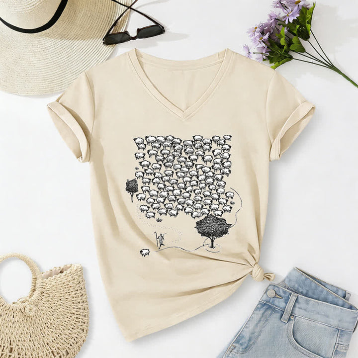 T-shirt à col en V imprimé graphique « Troupeau de moutons » de Christianartworkshop - Beige - 2XL - image 0