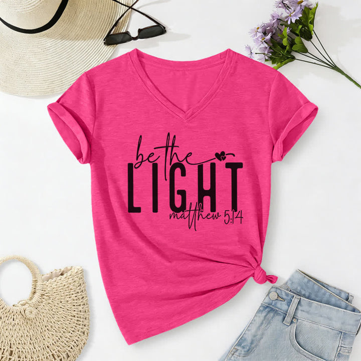 T-shirt à col en V imprimé « Be The Light Faith » pour femmes de Christianartworkshop - Rose - 2XL - image 22