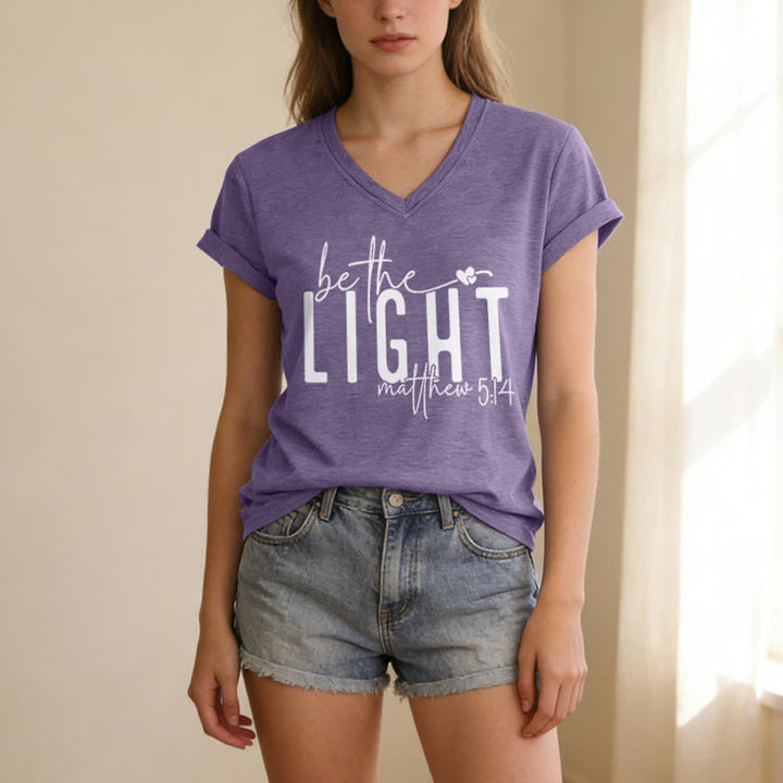 T-shirt à col en V imprimé « Be The Light Faith » pour femmes de Christianartworkshop - image 25