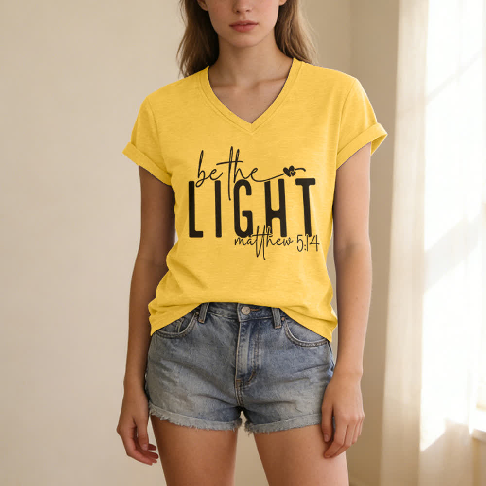 T-shirt à col en V imprimé « Be The Light Faith » pour femmes de Christianartworkshop - image 11