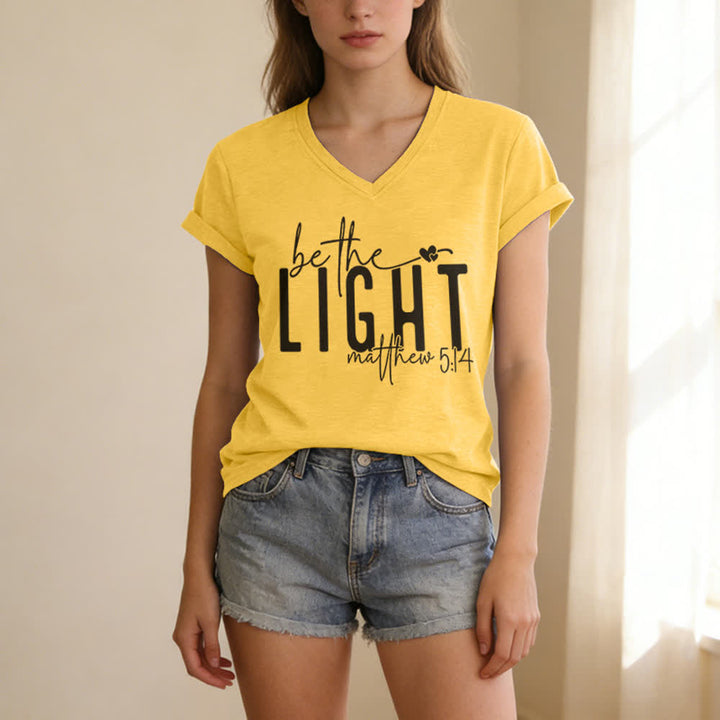 T-shirt à col en V imprimé « Be The Light Faith » pour femmes de Christianartworkshop - image 11