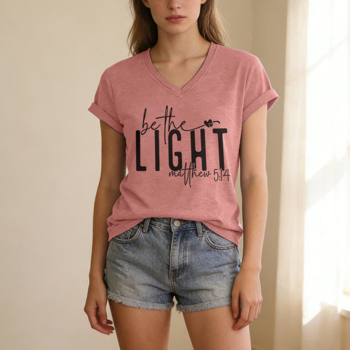 T-shirt à col en V imprimé « Be The Light Faith » pour femmes de Christianartworkshop - image 21