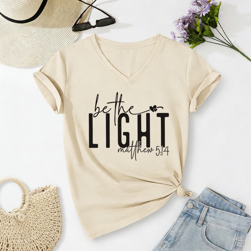 T-shirt à col en V imprimé « Be The Light Faith » pour femmes de Christianartworkshop - Beige - 2XL - image 8