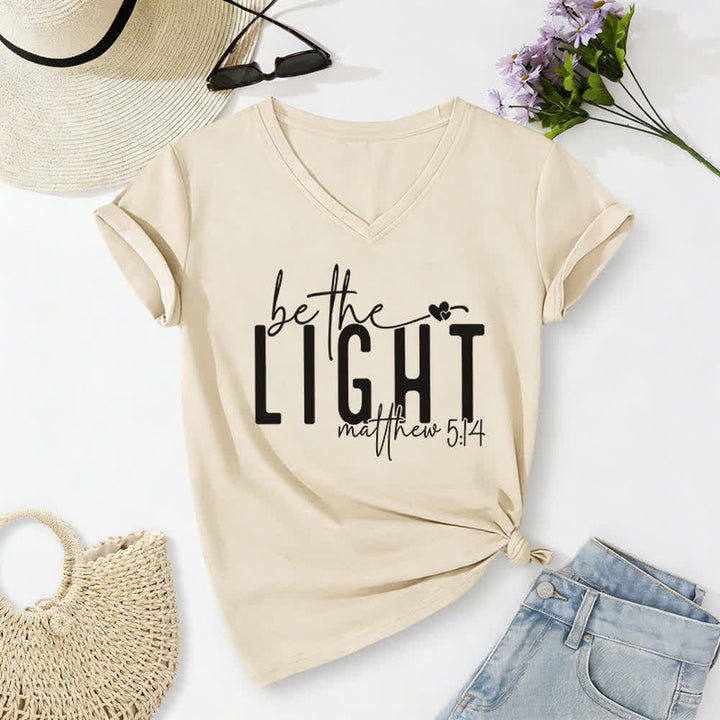 T-shirt à col en V imprimé « Be The Light Faith » pour femmes de Christianartworkshop - Beige - 2XL - image 8