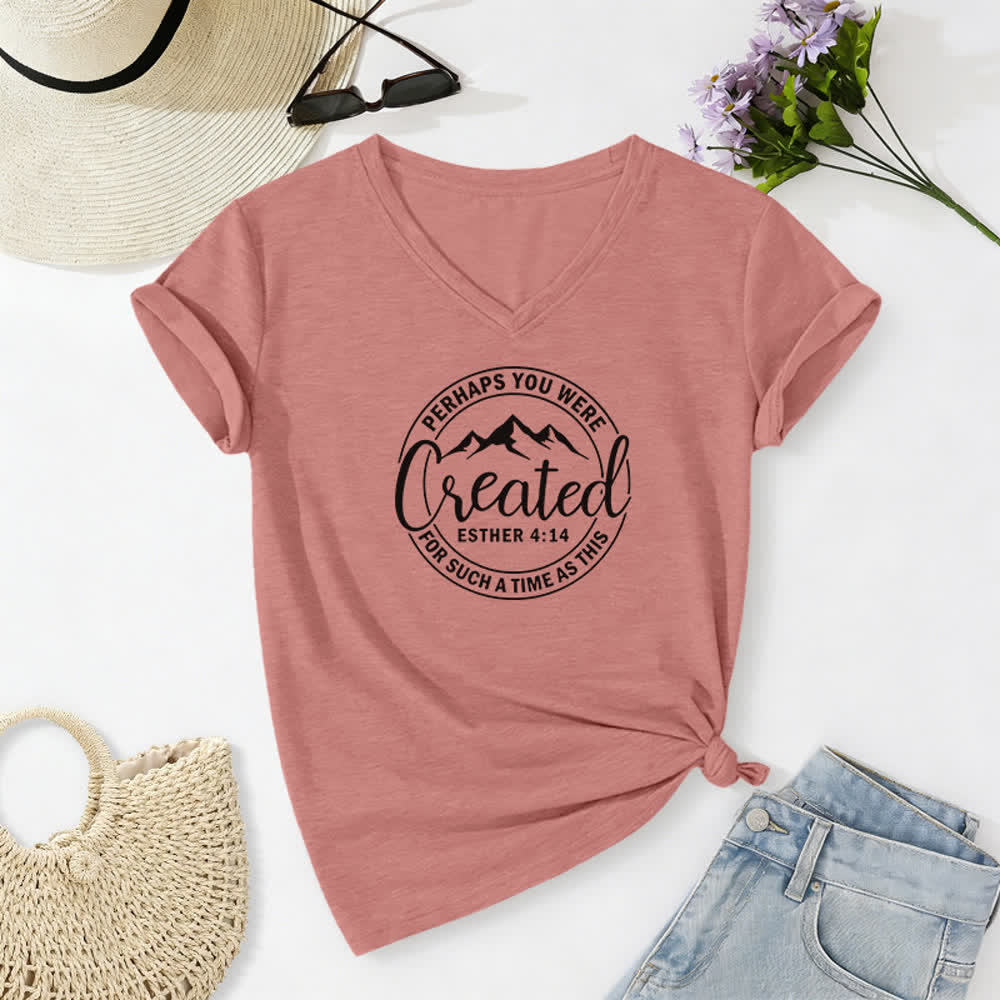 T-shirt à col en V imprimé « Peut-être as-tu été créée » pour femme de Christianartworkshop - Rose clair - 2XL - image 18
