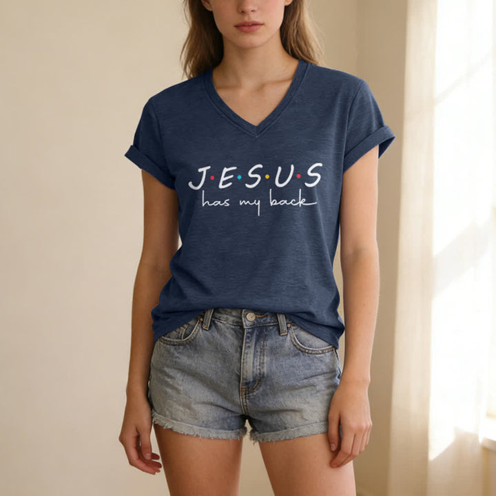 T-shirt à col en V imprimé « Jésus me soutient » pour femmes de Christianartworkshop - image 19