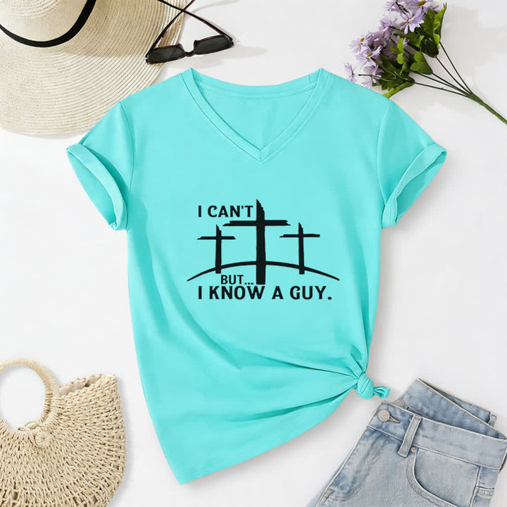 T-shirt à col en V imprimé « Je ne peux pas, mais je connais un gars » de Christianartworkshop - Bleu ciel - 2XL - image 14