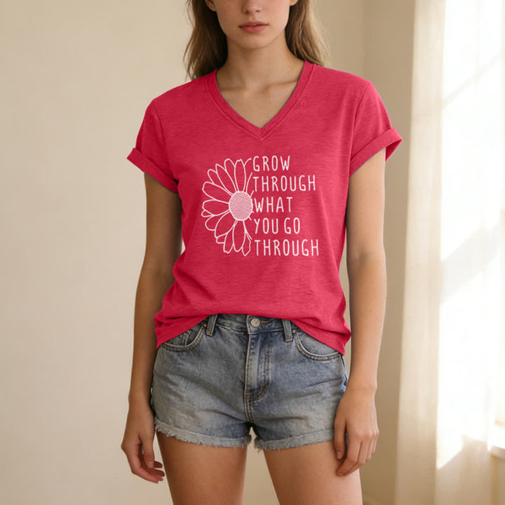 T-shirt à col en V imprimé « Grandir à travers les épreuves » de Christianartworkshop - image 21