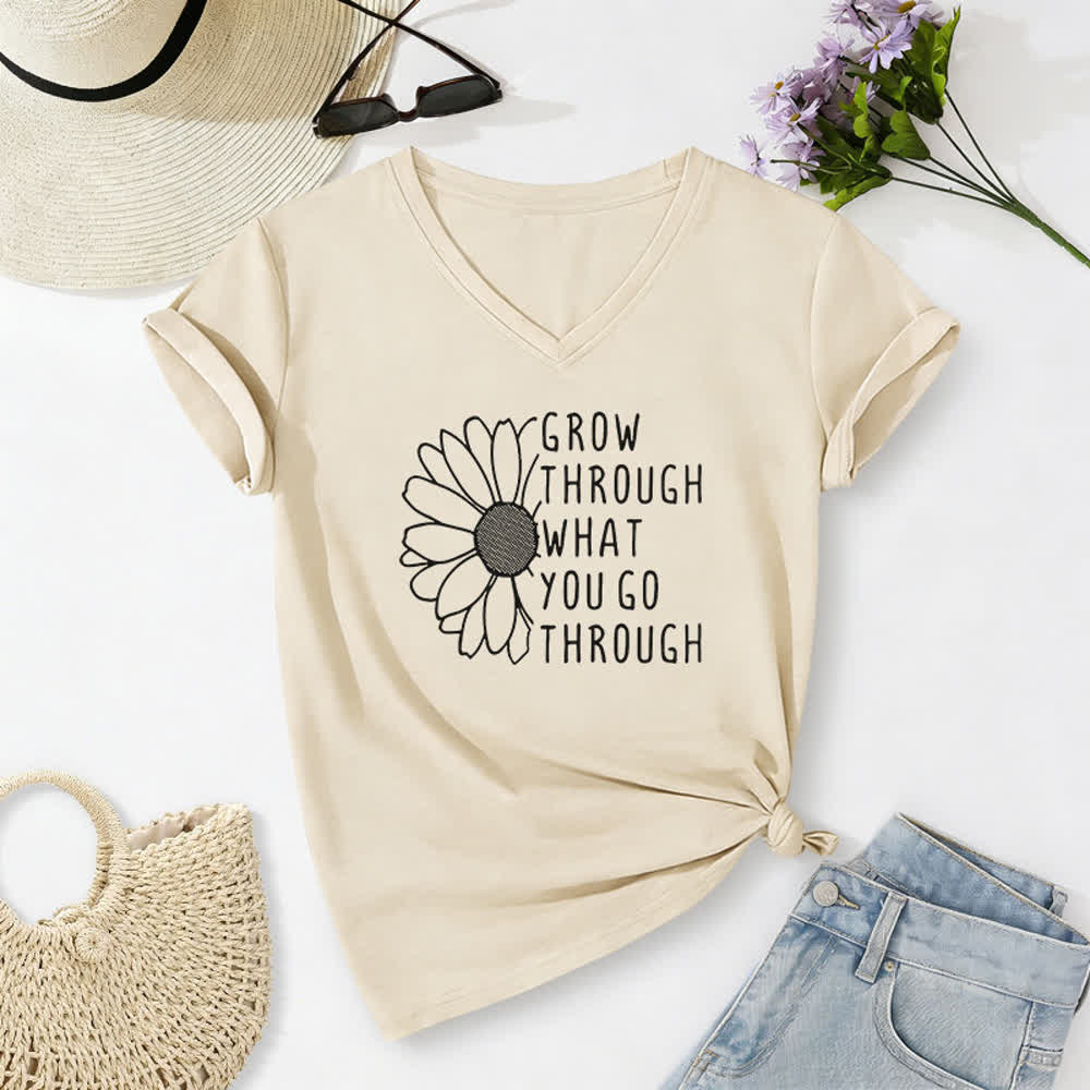 T-shirt à col en V imprimé « Grandir à travers les épreuves » de Christianartworkshop - Beige - 2XL - image 8