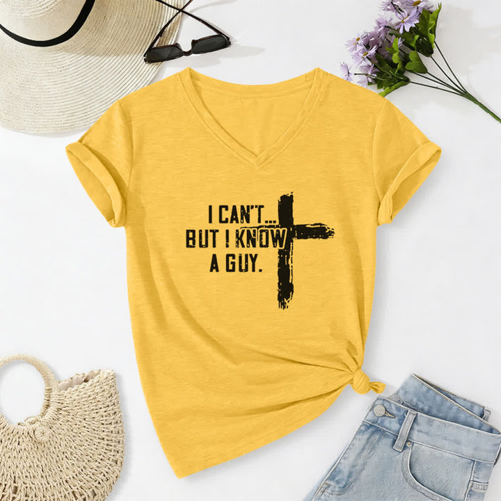 T-shirt à col en V imprimé « Je ne peux pas, mais je connais un gars » de Christianartworkshop pour femmes - Jaune - 2XL - image 8