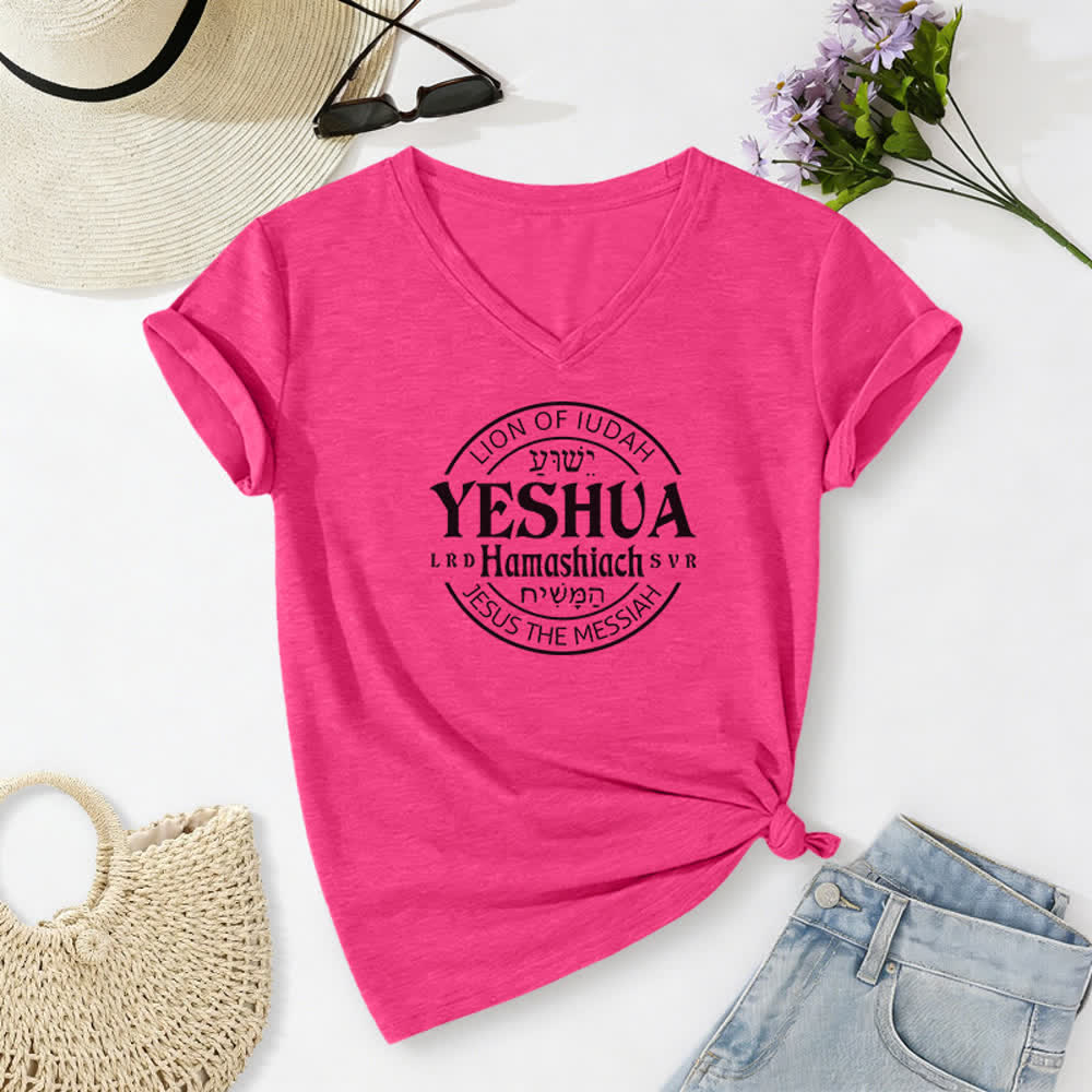 T-shirt décontracté à col en V imprimé Lion de Juda Yeshua pour femme de Christianartworkshop - Rose - 2XL - image 22