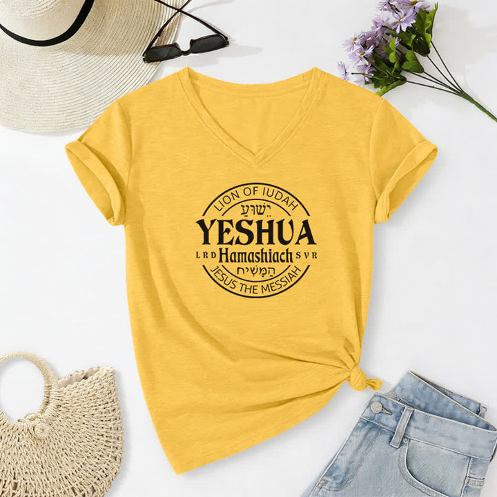 T-shirt décontracté à col en V imprimé Lion de Juda Yeshua pour femme de Christianartworkshop - Jaune - 2XL - image 10