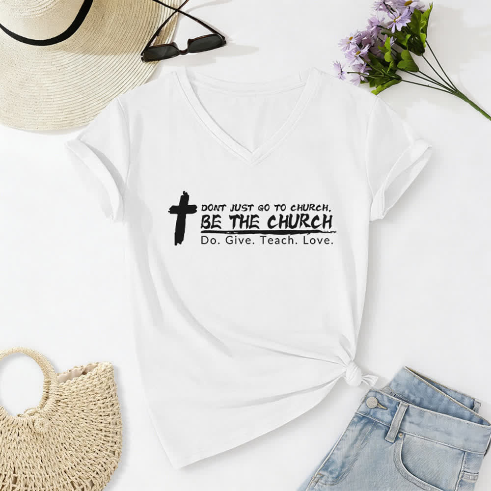 T-shirt décontracté à col en V pour femmes de Christianartworkshop « Ne vous contentez pas d'aller à l'église, soyez l'Église ». - Blanc - 2XL - image 4