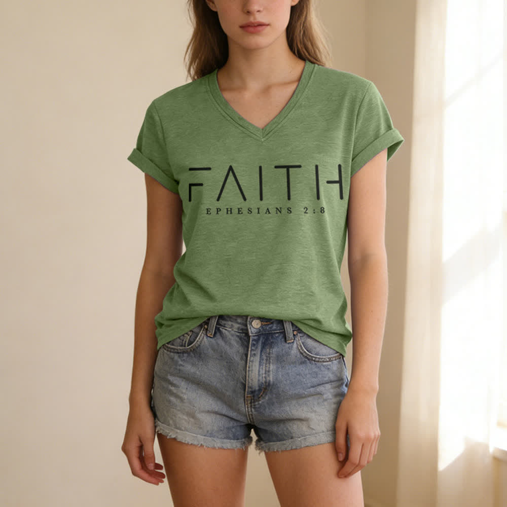 T-shirt décontracté à col en V imprimé « Foi » pour femme de Christianartworkshop - image 13