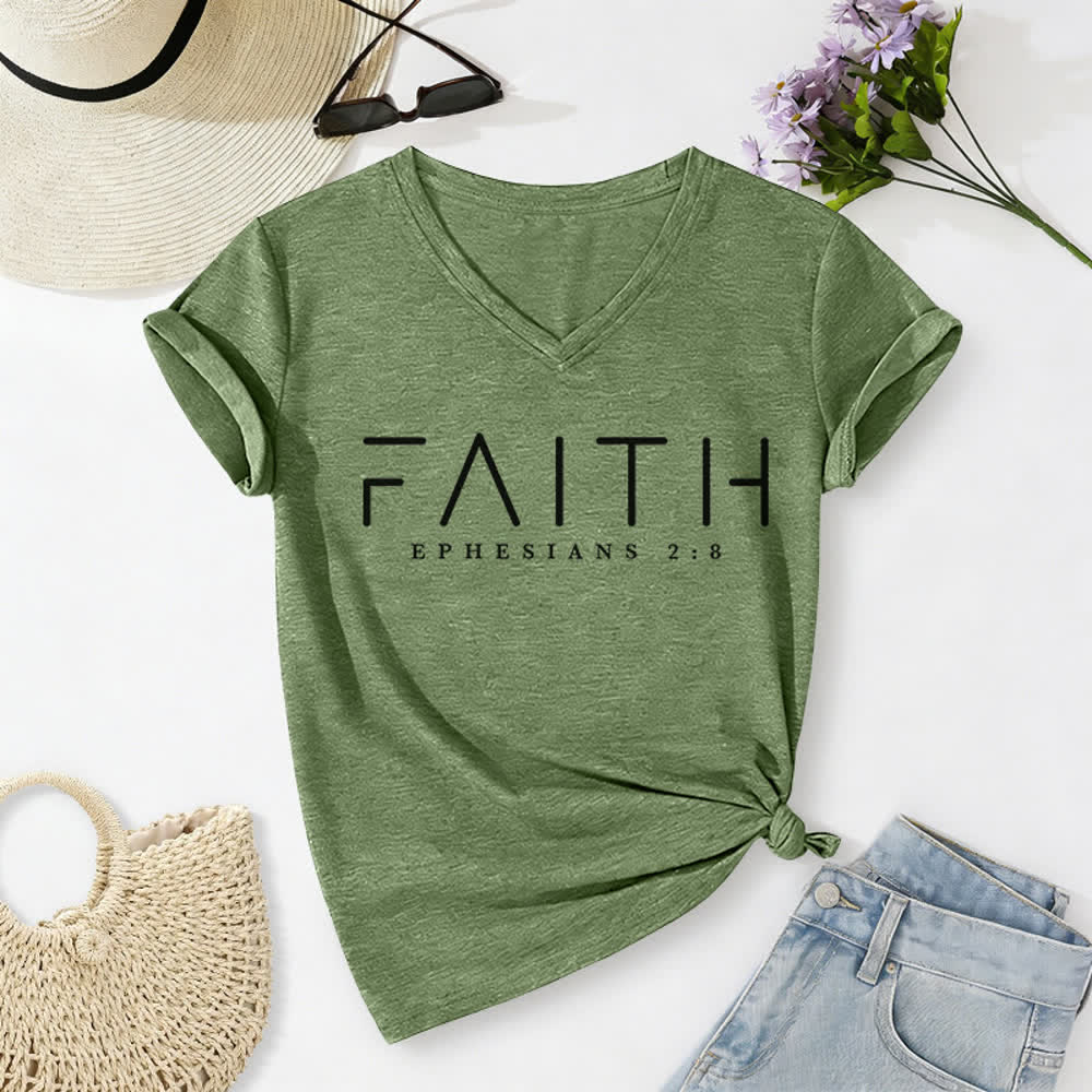 T-shirt décontracté à col en V imprimé « Foi » pour femme de Christianartworkshop - Vert olive - 2XL - image 12