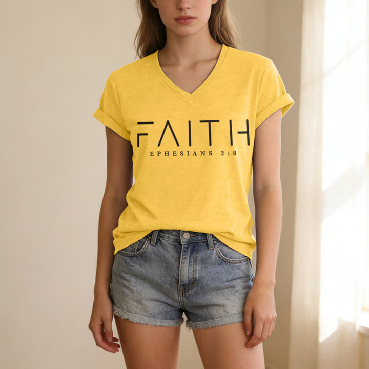 T-shirt décontracté à col en V imprimé « Foi » pour femme de Christianartworkshop - image 11
