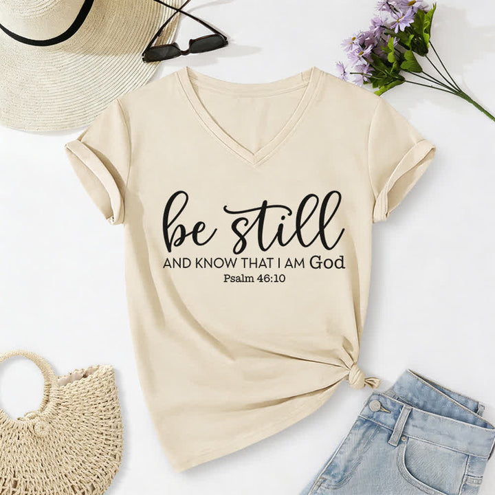 T-shirt décontracté à col en V pour femmes « Soyez tranquilles et sachez que je suis Dieu » de Christianartworkshop - Beige - 2XL - image 8