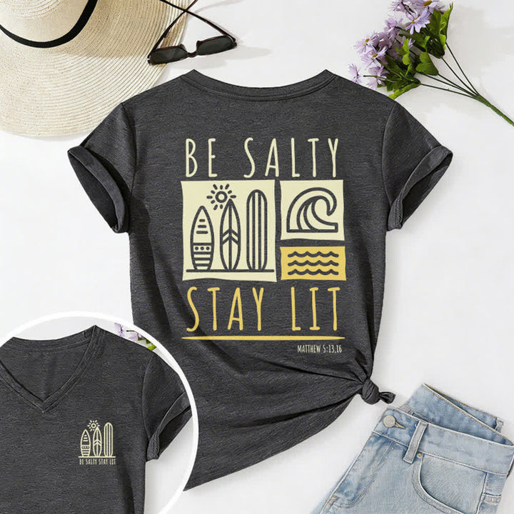 T-shirt décontracté à col en V imprimé « Be Salty Stay Lit » pour femme de Christianartworkshop - Gris foncé - 2XL - image 15