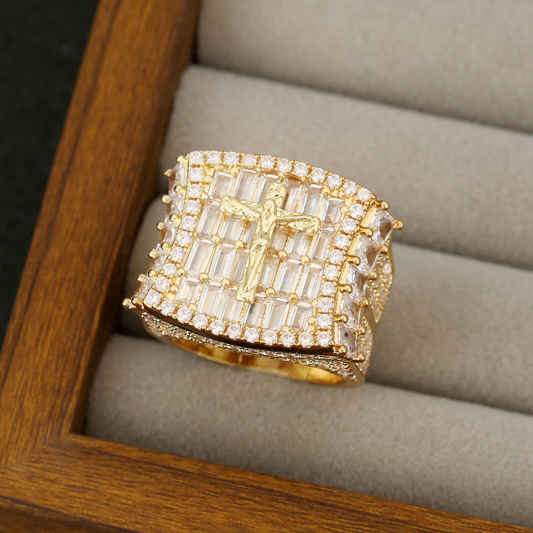 Christianartworkshop Bague crucifix de luxe entièrement en zircon avec pierres taille baguette et rondes : un rappel de la majesté sacrée - Doré - 10 US - image 2
