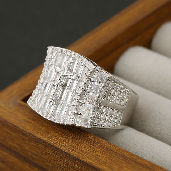 Christianartworkshop Bague crucifix de luxe entièrement en zircon avec pierres taille baguette et rondes : un rappel de la majesté sacrée - Argent - 10 US - image 3