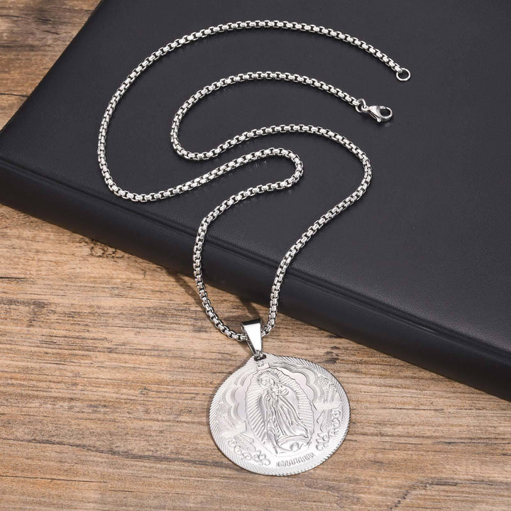 Christianartworkshop Collier pendentif Notre-Dame de Guadalupe en trois finitions : un symbole de la grâce mariale - Argent - image 2