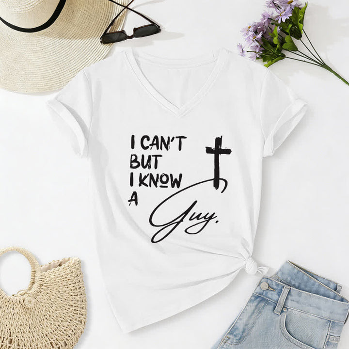 T-shirt à col en V imprimé « Je ne peux pas, mais je connais un gars » de Christianartworkshop - Blanc - 2XL - image 2